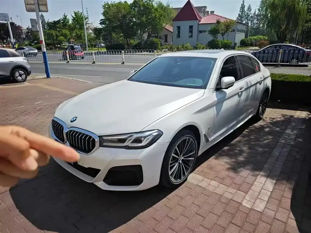 BMW 5 Series — фото 1