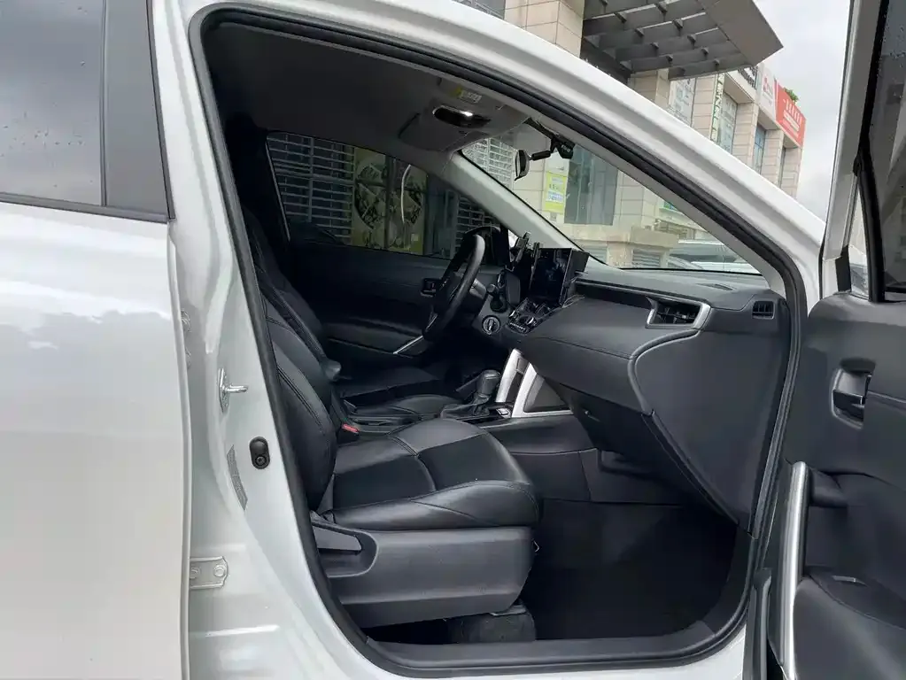 Toyota Frontlander 2023 из CN, фото 6