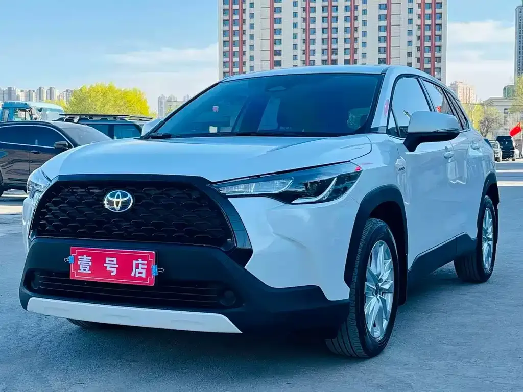 Toyota Corolla Cross — фото 1