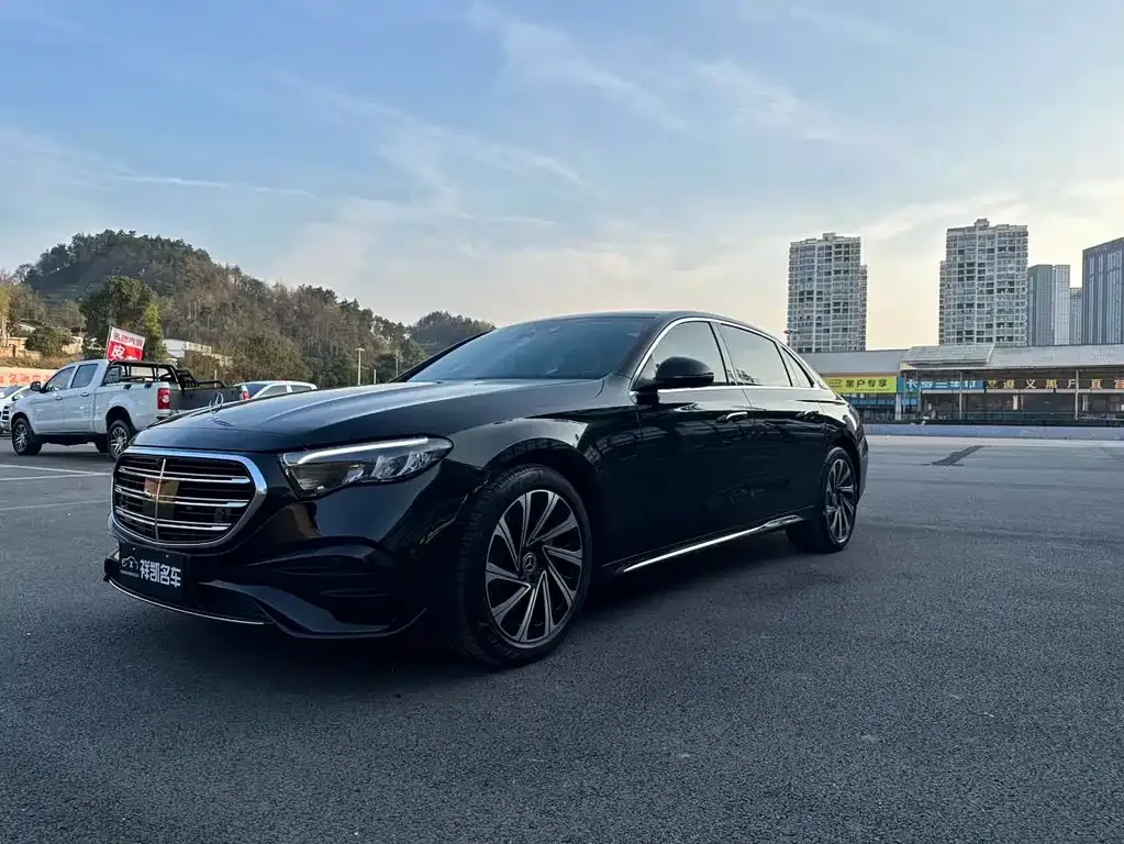 Mercedes-Benz E-Class — фото 1
