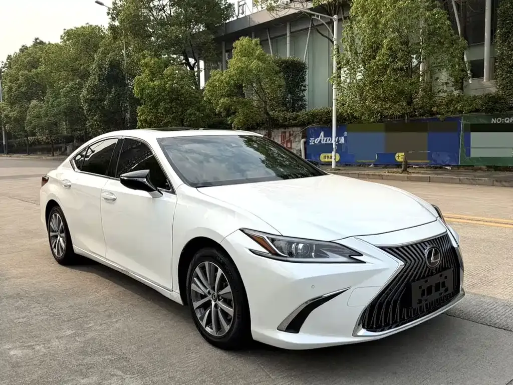 Lexus ES — фото 8