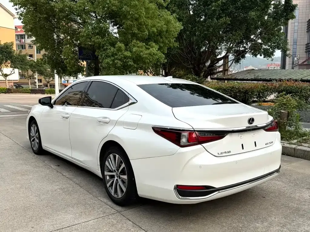 Lexus ES — фото 5