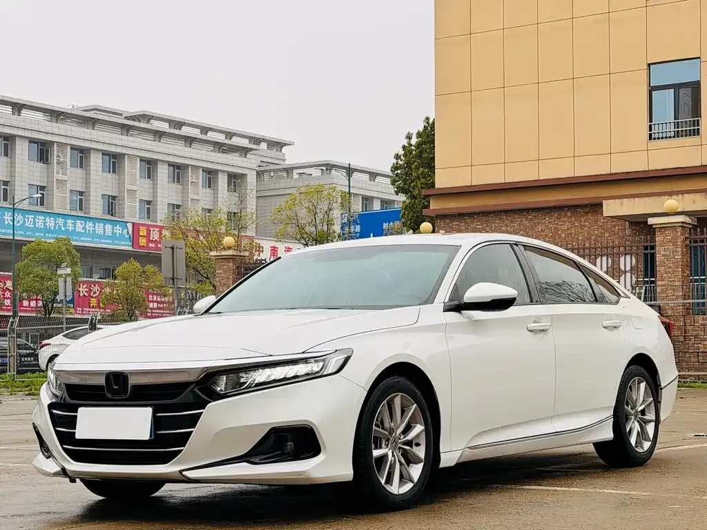 Honda Accord — фото 1