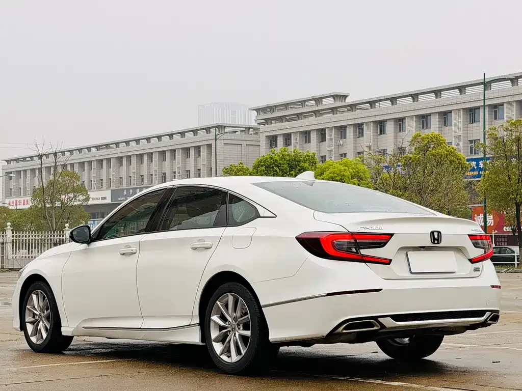 Honda Accord — фото 6