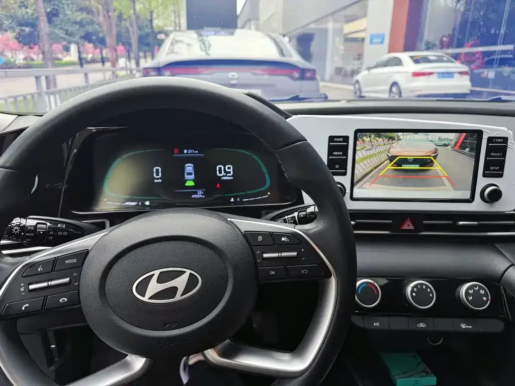 Hyundai Elantra — фото 2