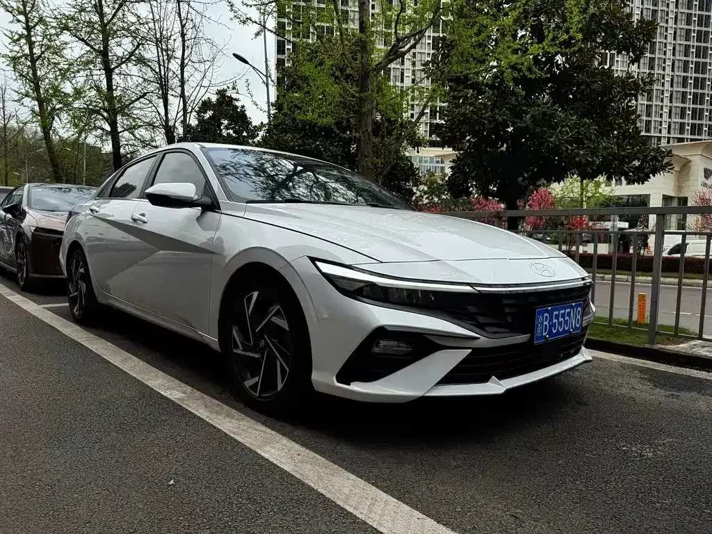 Hyundai Elantra — фото 8