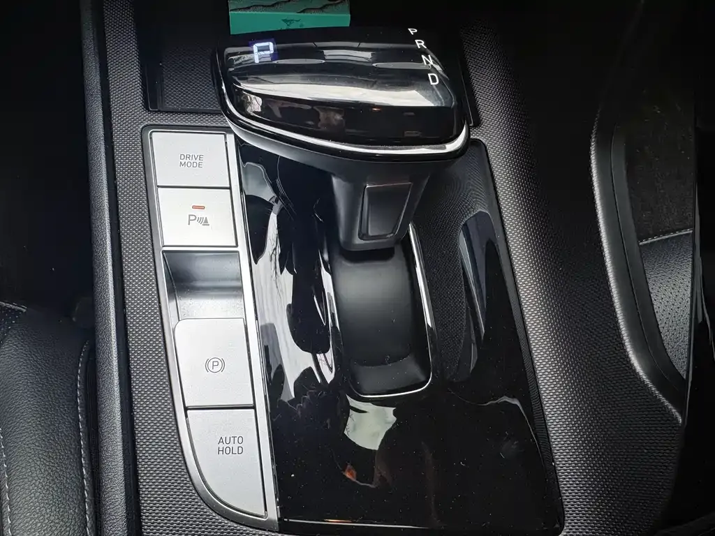 Hyundai Elantra — фото 3