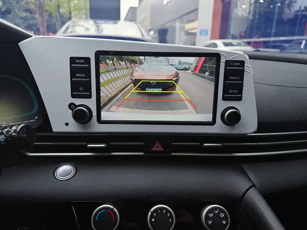Hyundai Elantra — фото 4