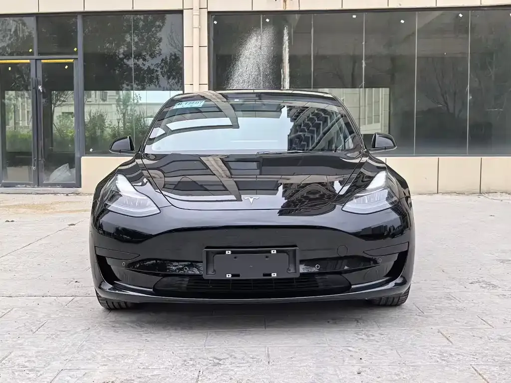 Tesla Model 3 — фото 4