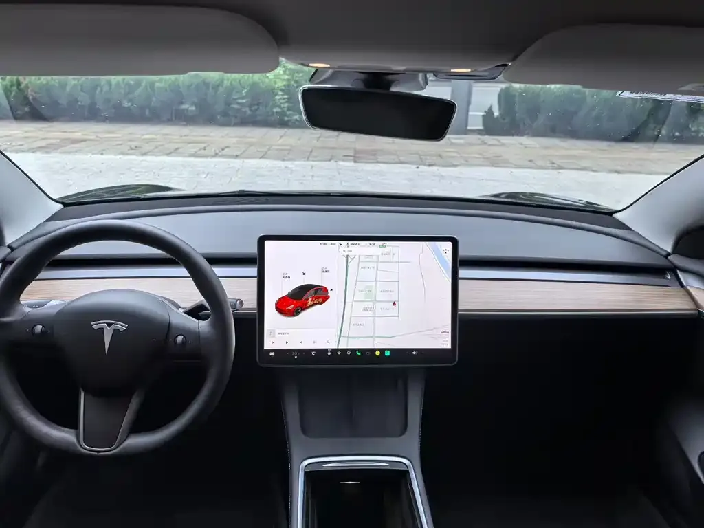 Tesla Model 3 — фото 2