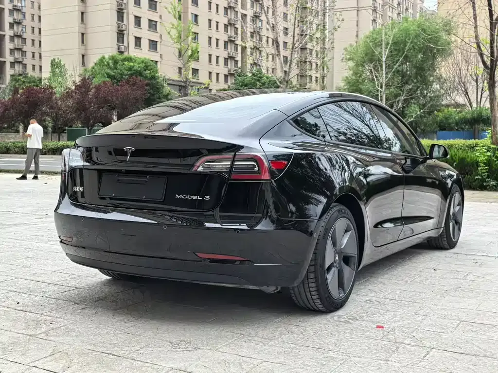Tesla Model 3 — фото 6