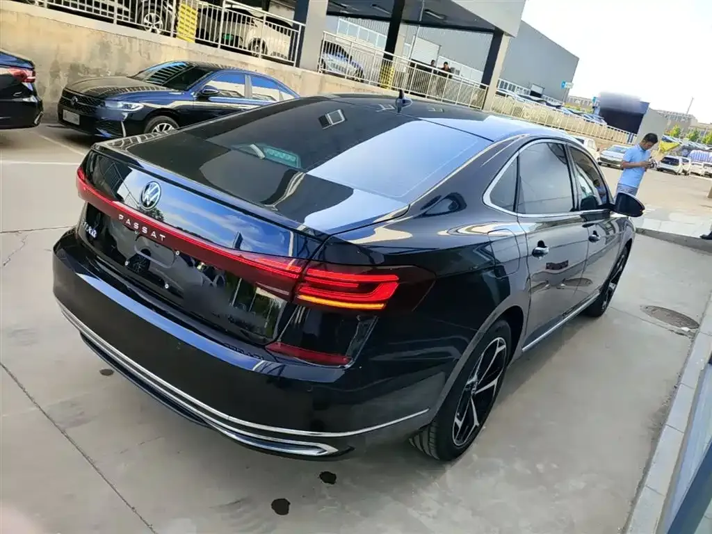 Volkswagen Passat — фото 10