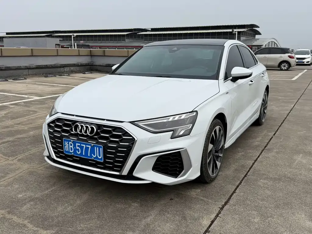 Audi A3 — фото 1