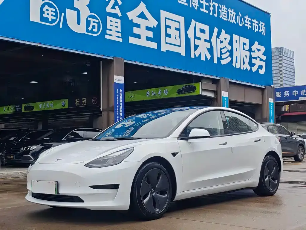 Tesla Model 3 — фото 1