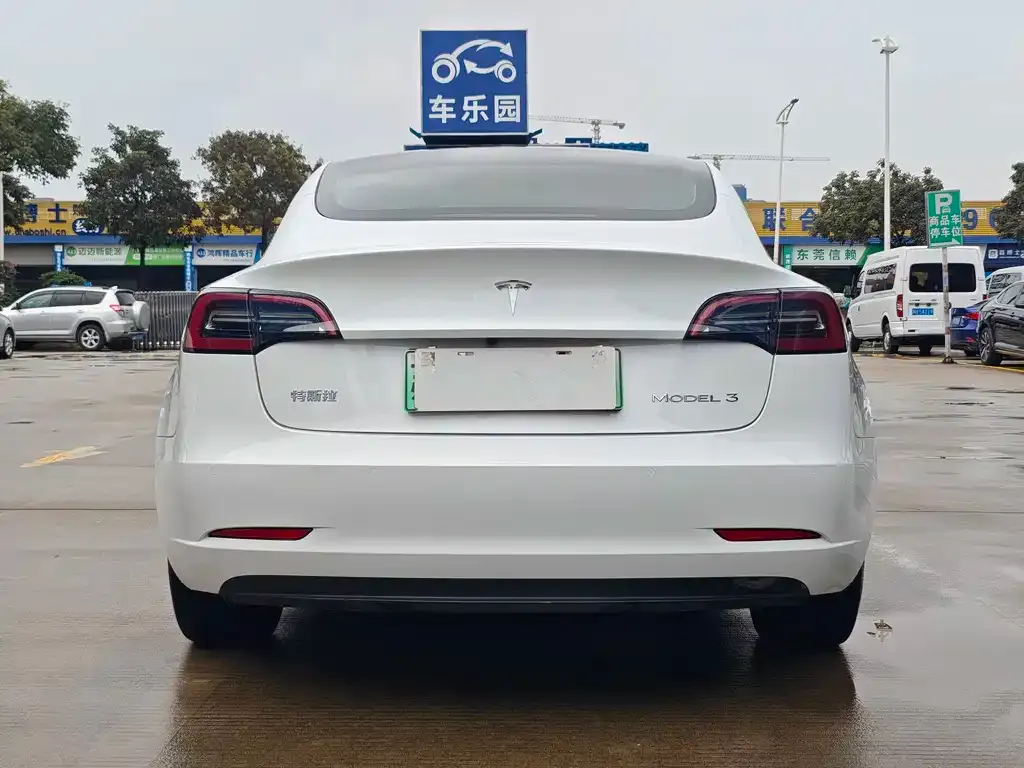 Tesla Model 3 — фото 3