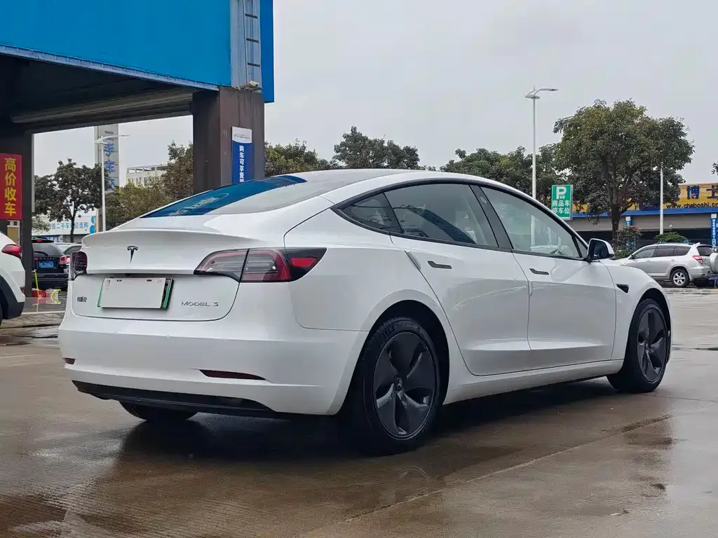 Tesla Model 3 — фото 10