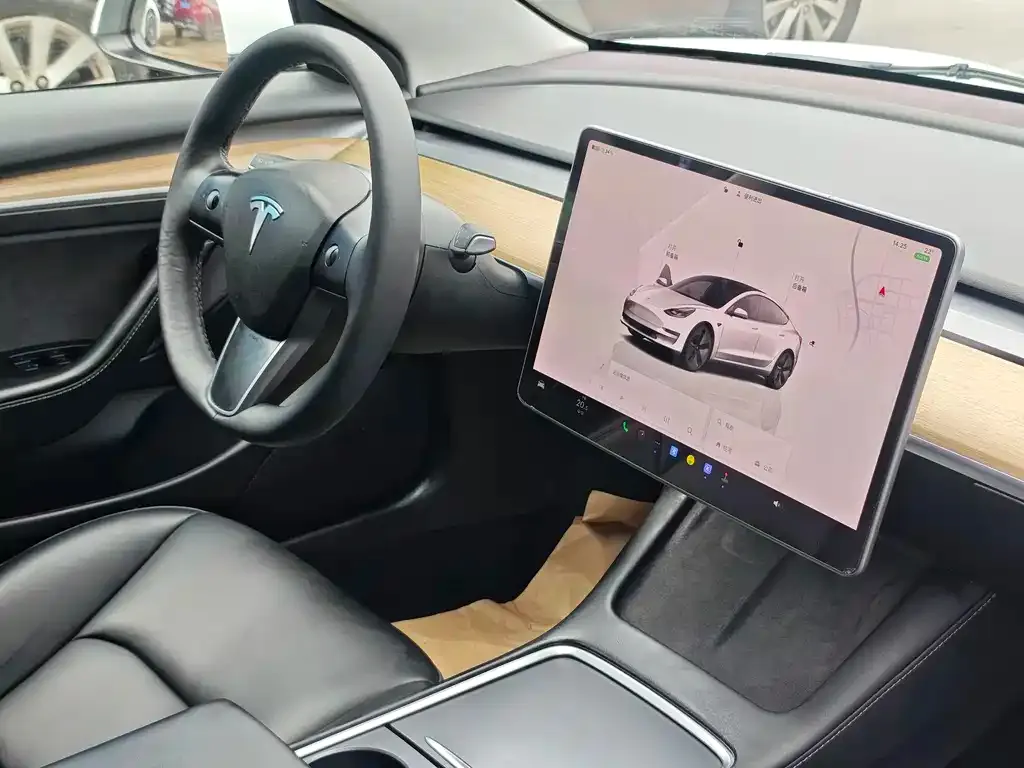 Tesla Model 3 — фото 4
