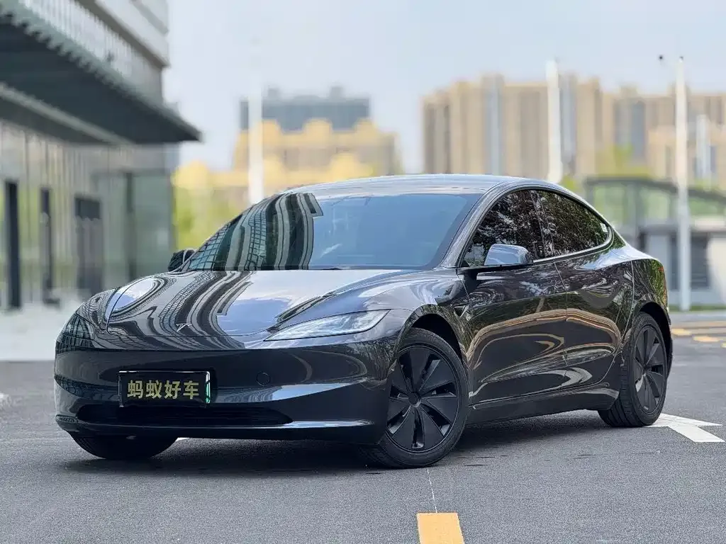 Tesla Model 3 — фото 1