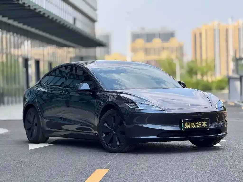 Tesla Model 3 — фото 10