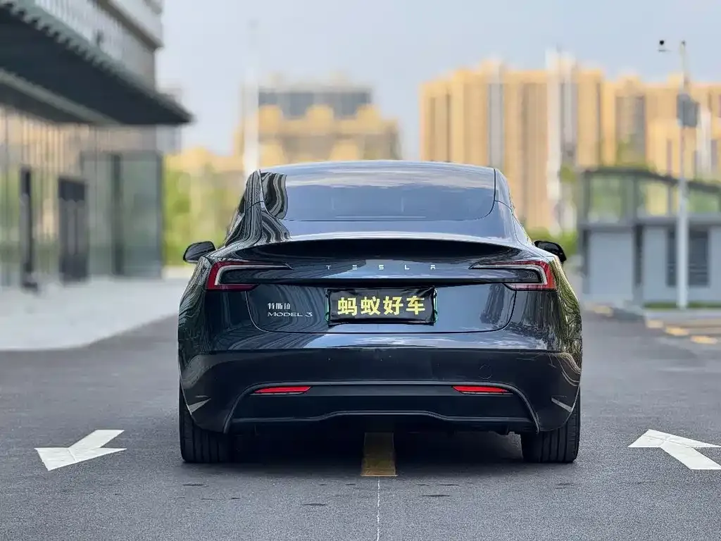 Tesla Model 3 — фото 4