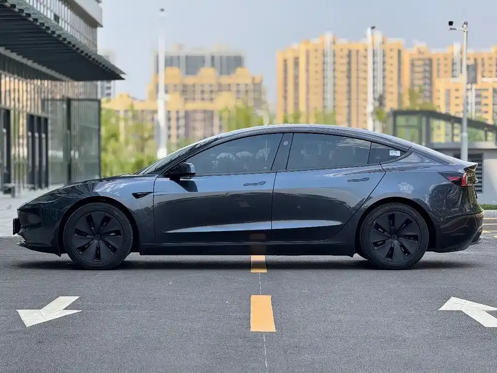 Tesla Model 3 — фото 9