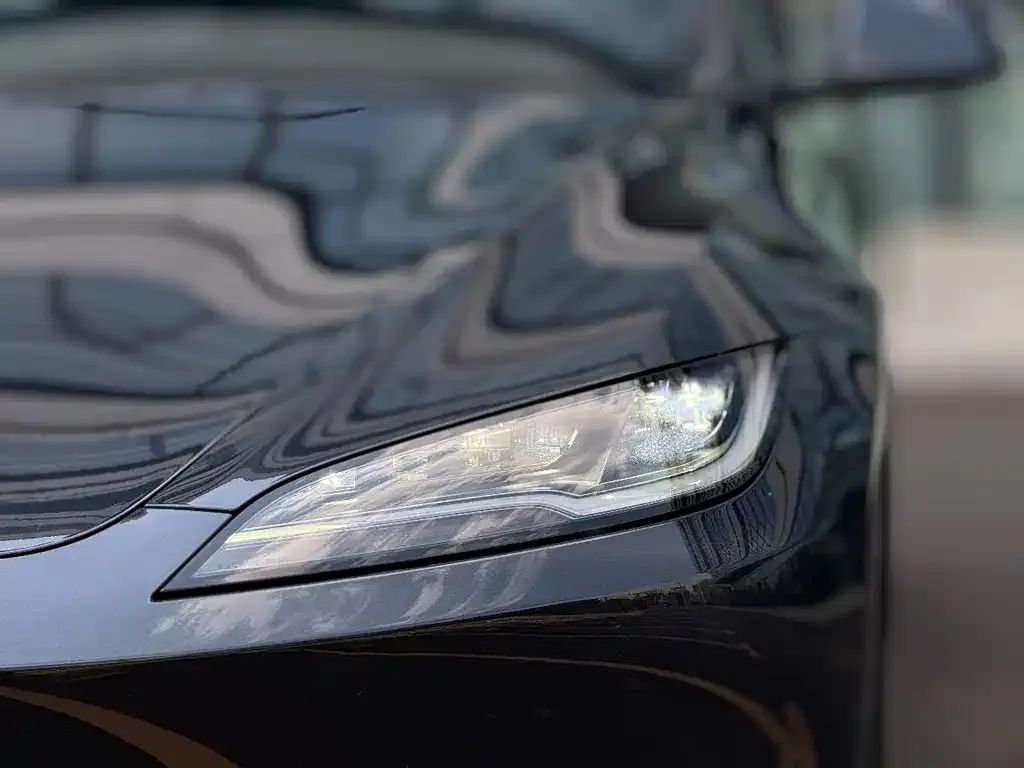 Tesla Model 3 — фото 2