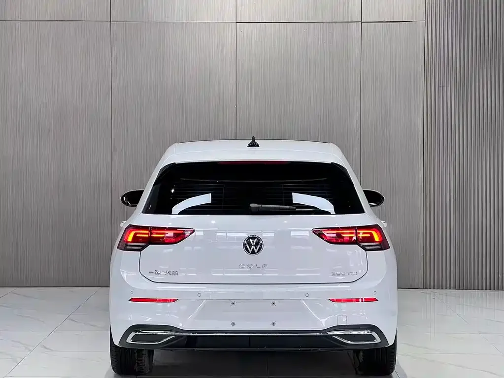 Volkswagen Golf — фото 10