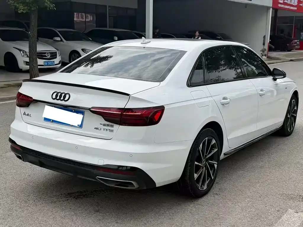Audi A4L 2023 из CN, фото 3