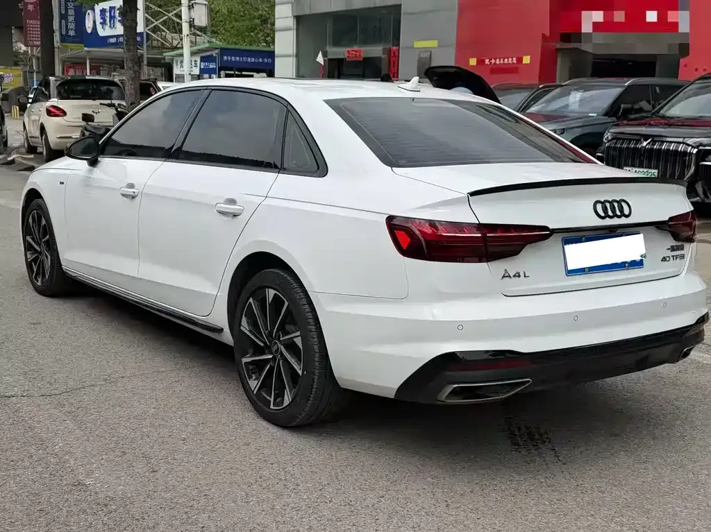 Audi A4L 2023 из CN, фото 6
