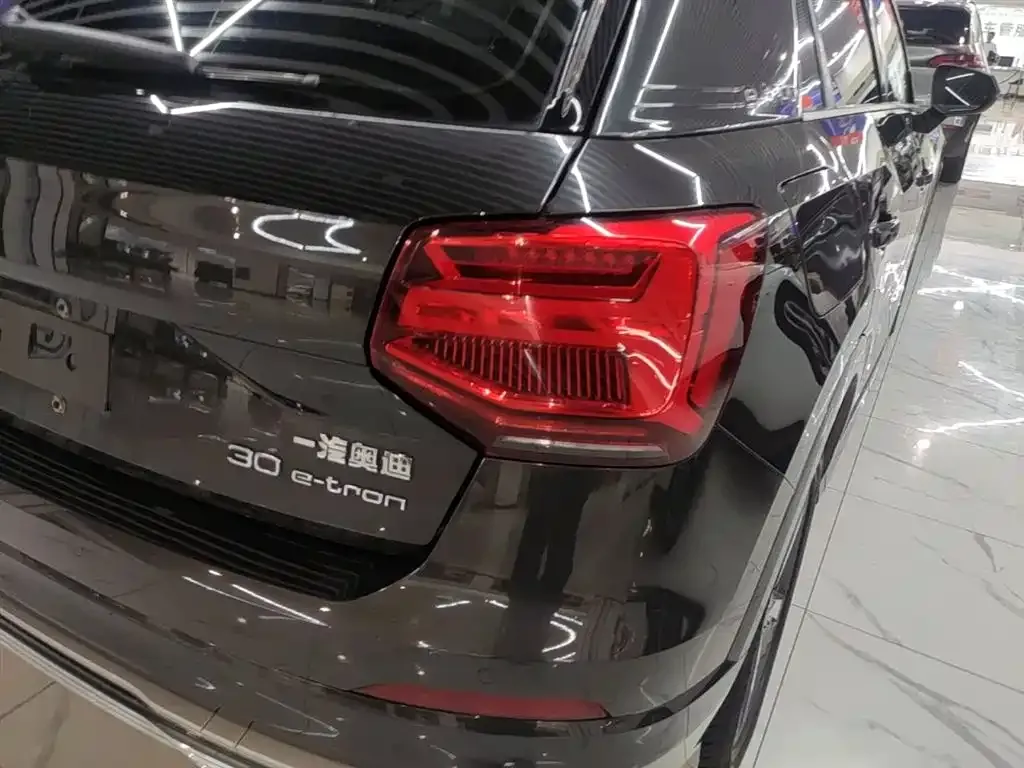 Audi Q2L e-tron 2021 из CN, фото 2