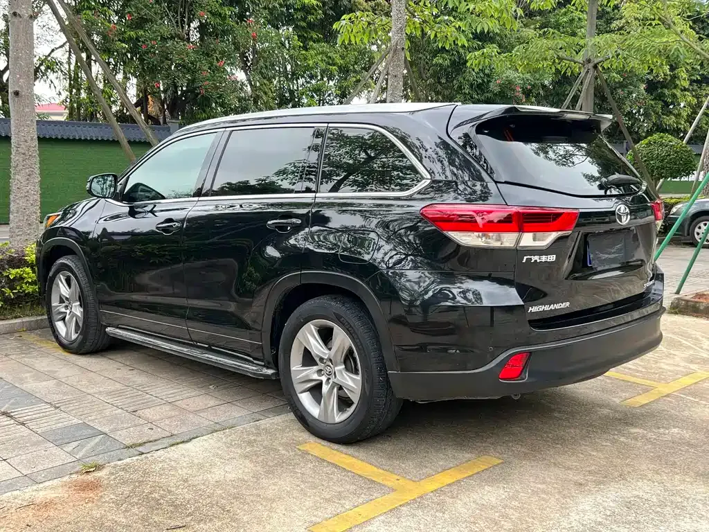 Toyota Highlander — фото 7