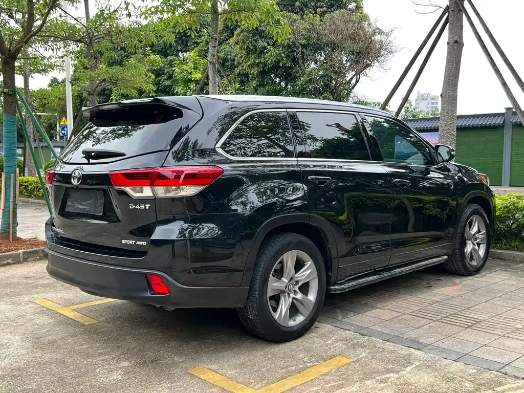 Toyota Highlander — фото 10