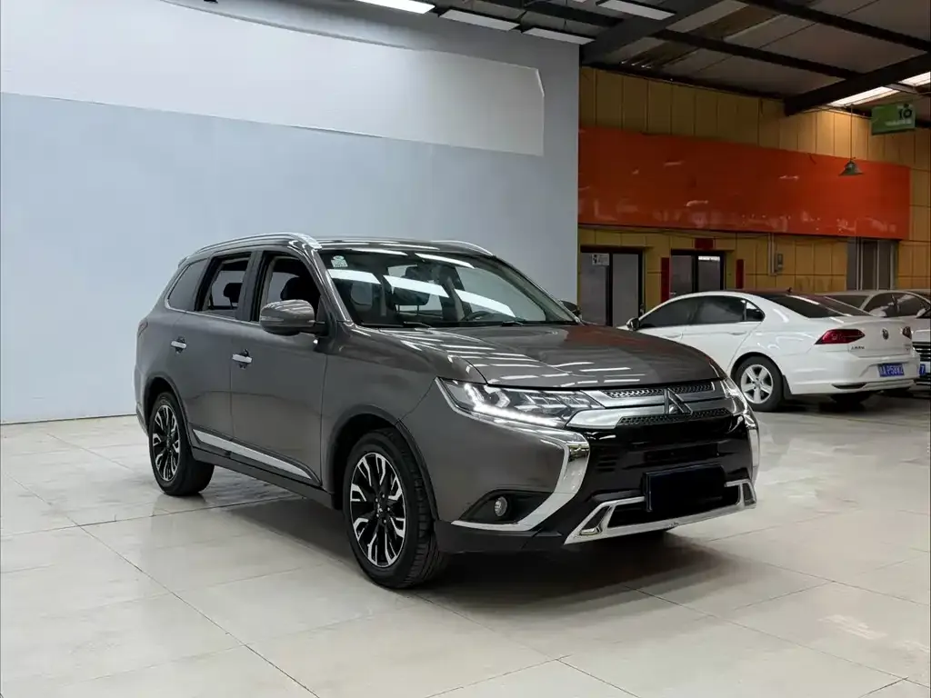 Mitsubishi Outlander — фото 4