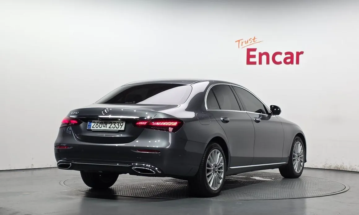 Mercedes-Benz E-Class 2023 из KR, фото 2