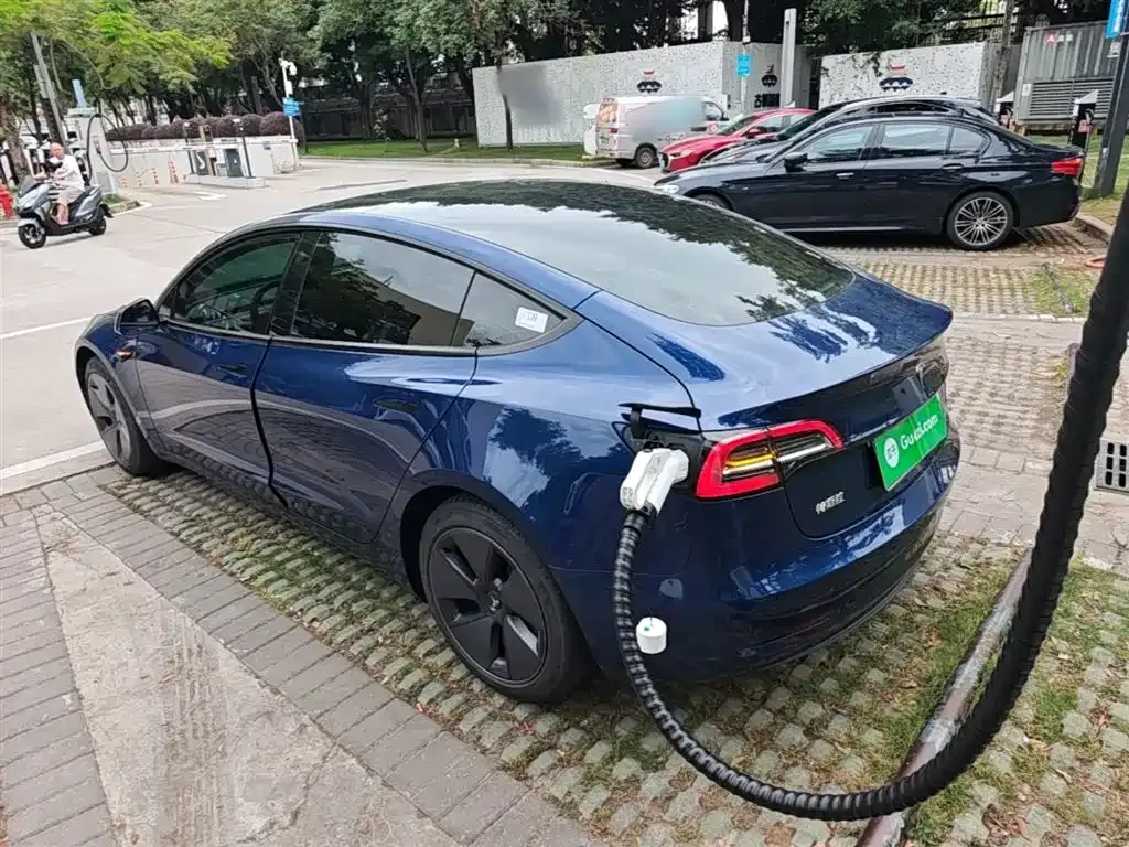 Tesla Model 3 — фото 3