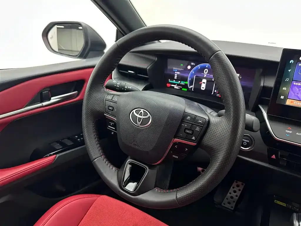 Toyota Camry — фото 8