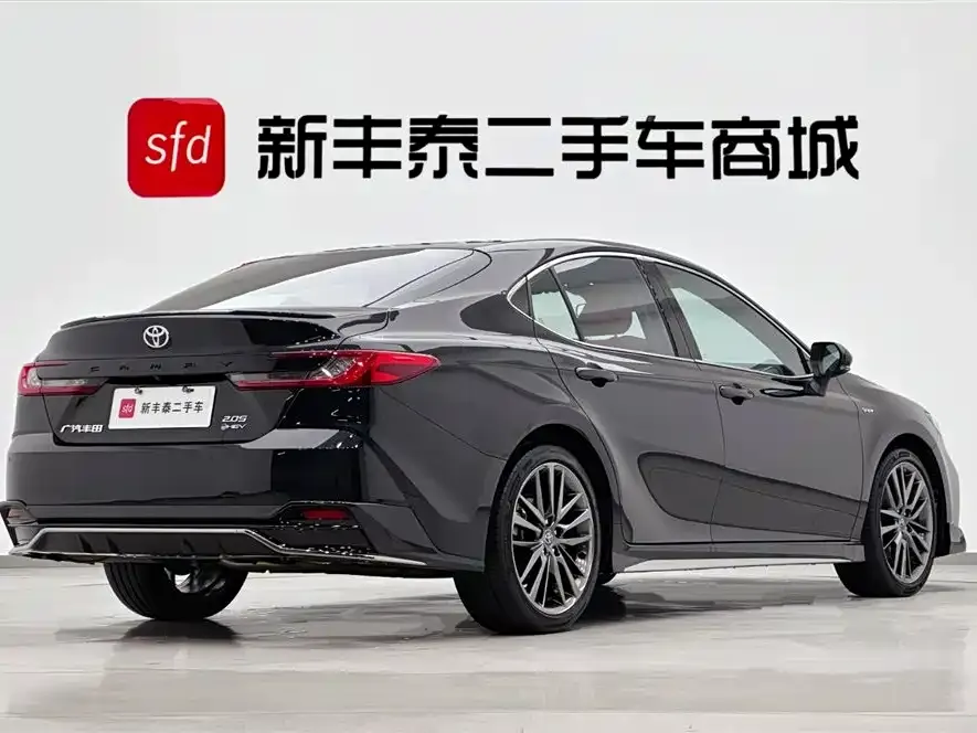 Toyota Camry — фото 10