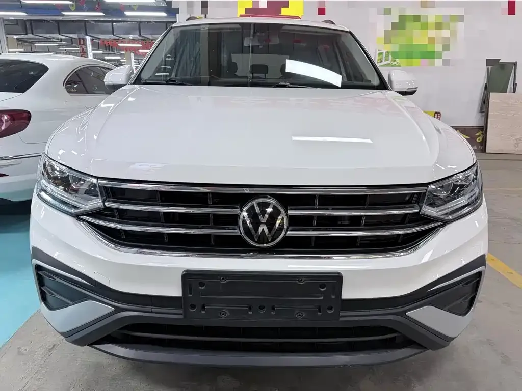 Volkswagen Tiguan L — фото 7