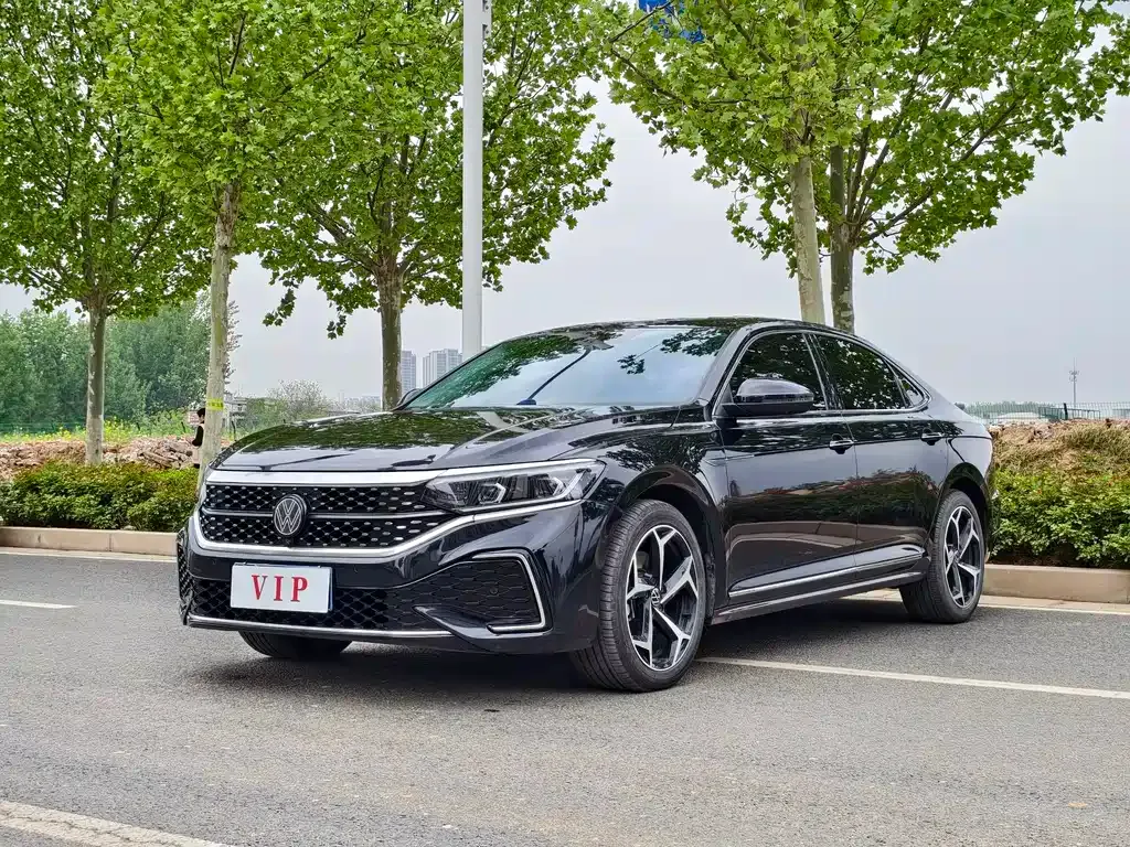 Volkswagen Passat — фото 1