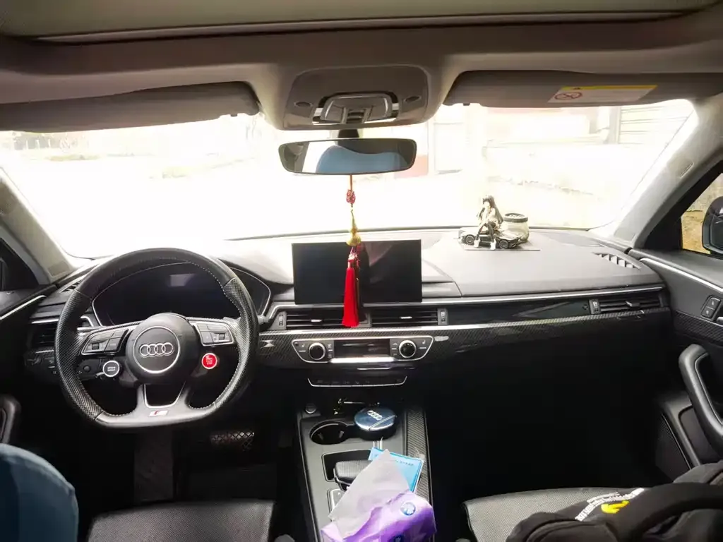 Audi A4L 2021 из CN, фото 2
