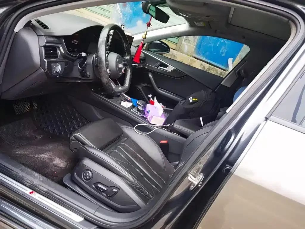 Audi A4L 2021 из CN, фото 5