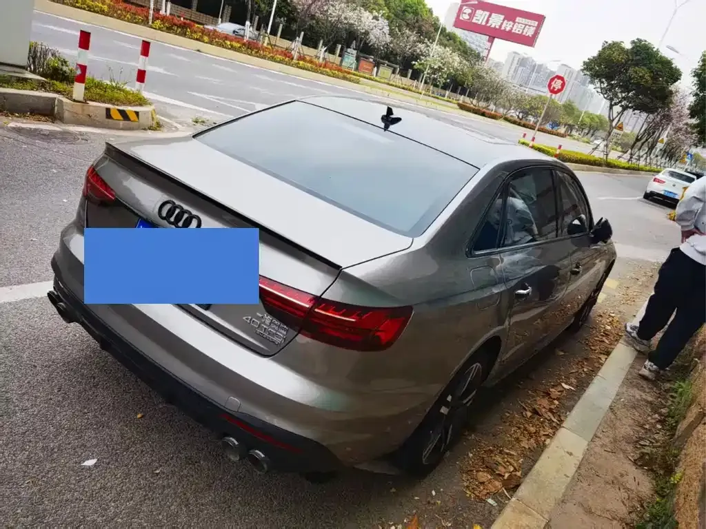 Audi A4L 2021 из CN, фото 9