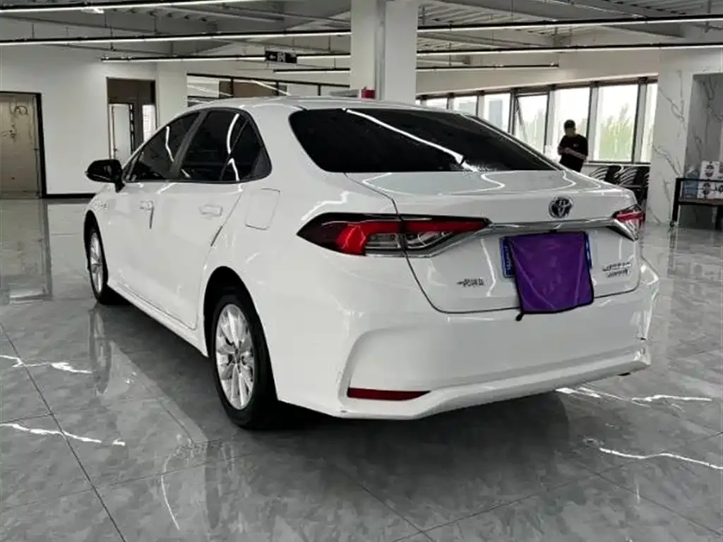 Toyota Corolla — фото 4