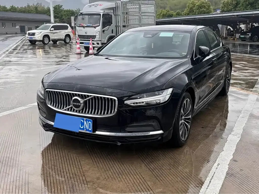 Volvo S90 — фото 1