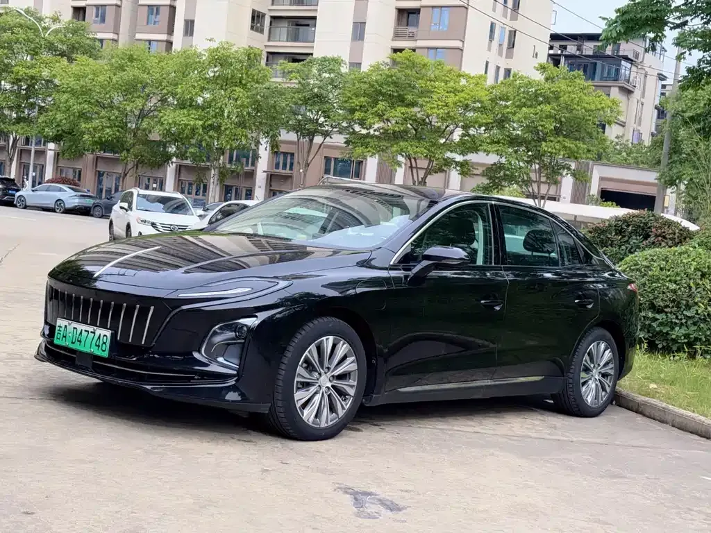 Hongqi E-QM5