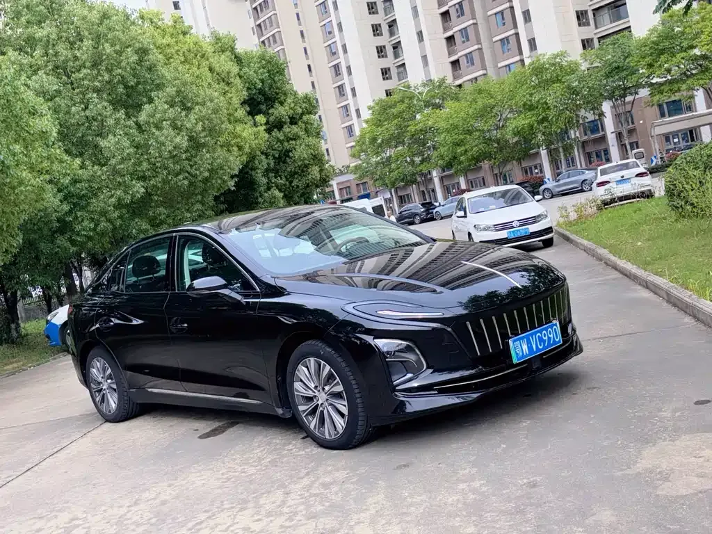 Hongqi E-QM5 2024 из CN, фото 6