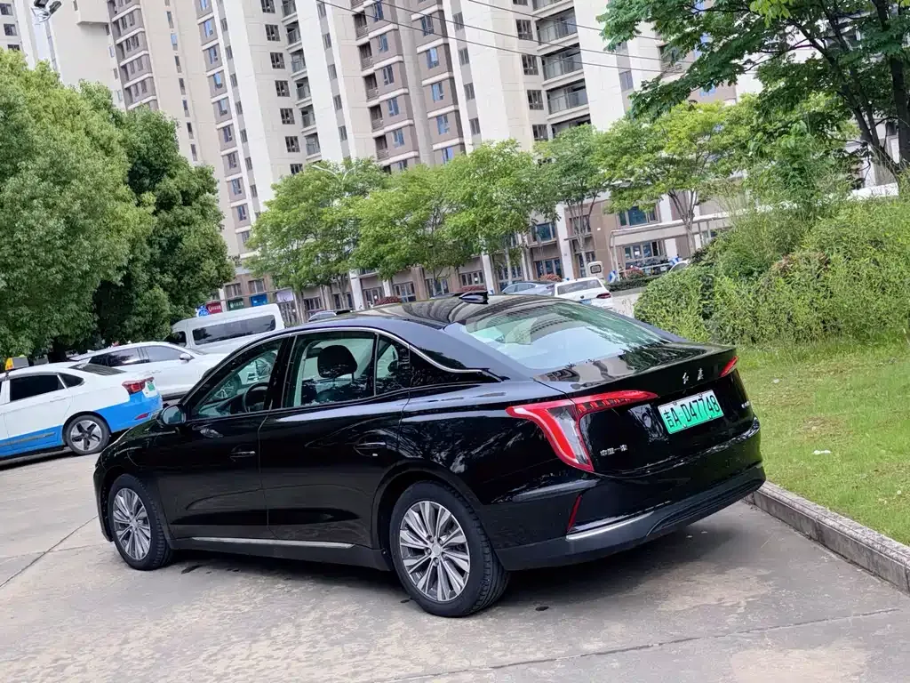 Hongqi E-QM5 2024 из CN, фото 7