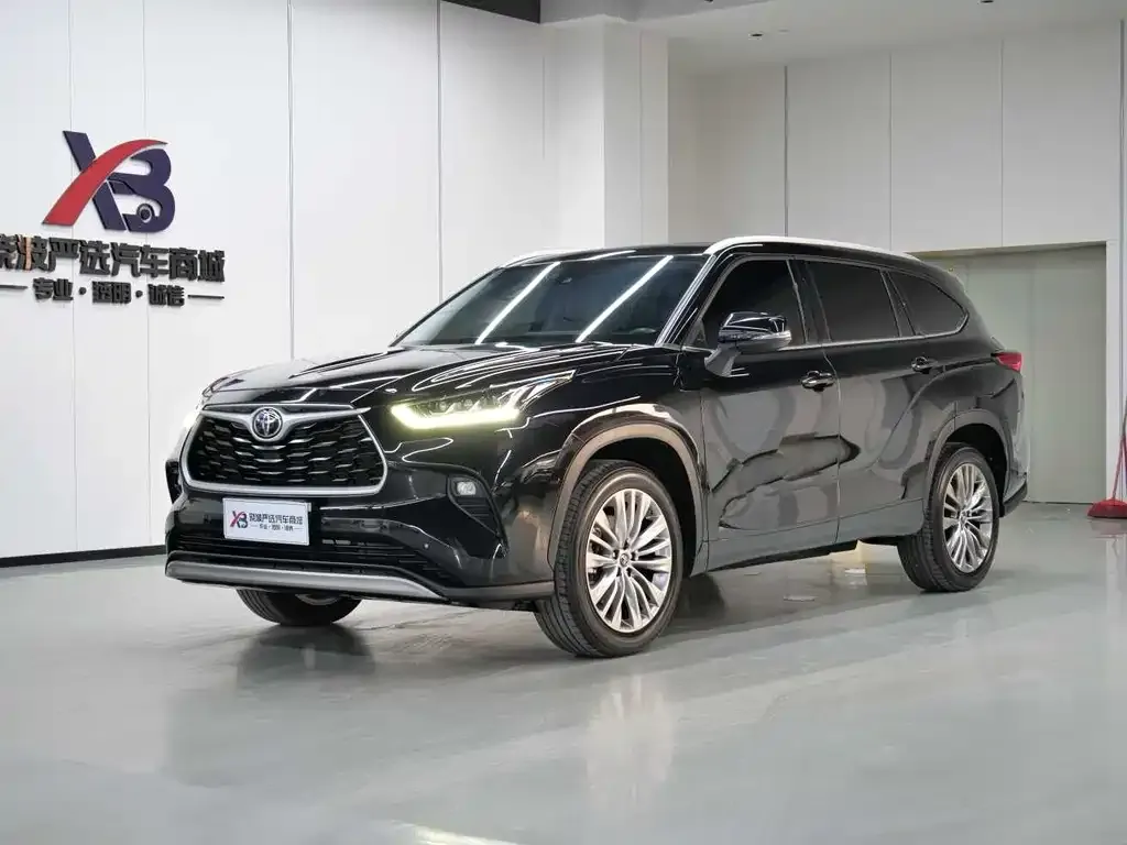 Toyota Highlander — фото 1