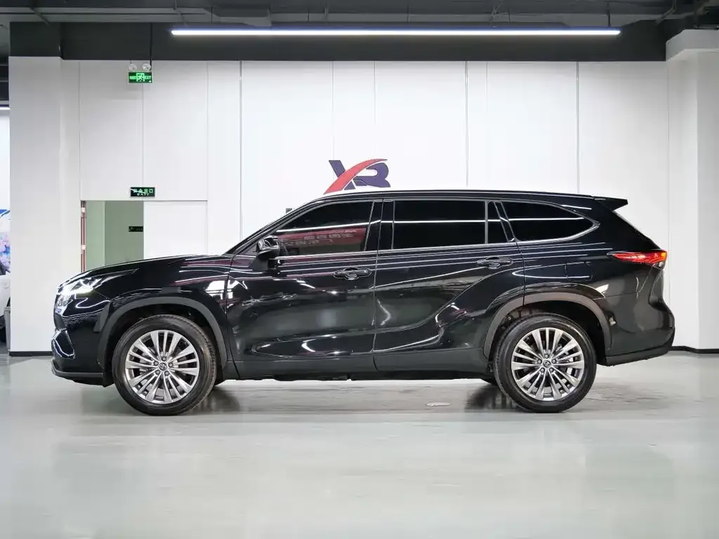 Toyota Highlander — фото 8