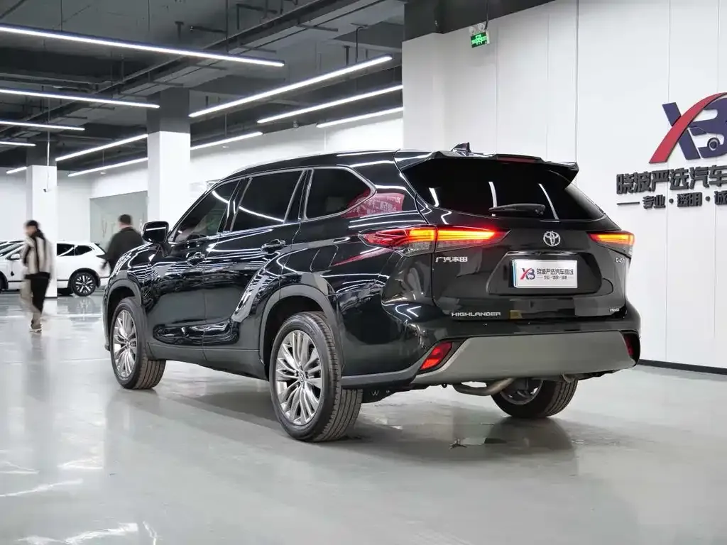 Toyota Highlander — фото 10